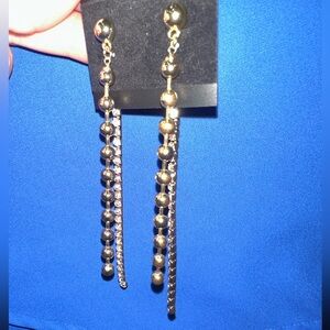 🎉 4/ $25 Dangle earrings,